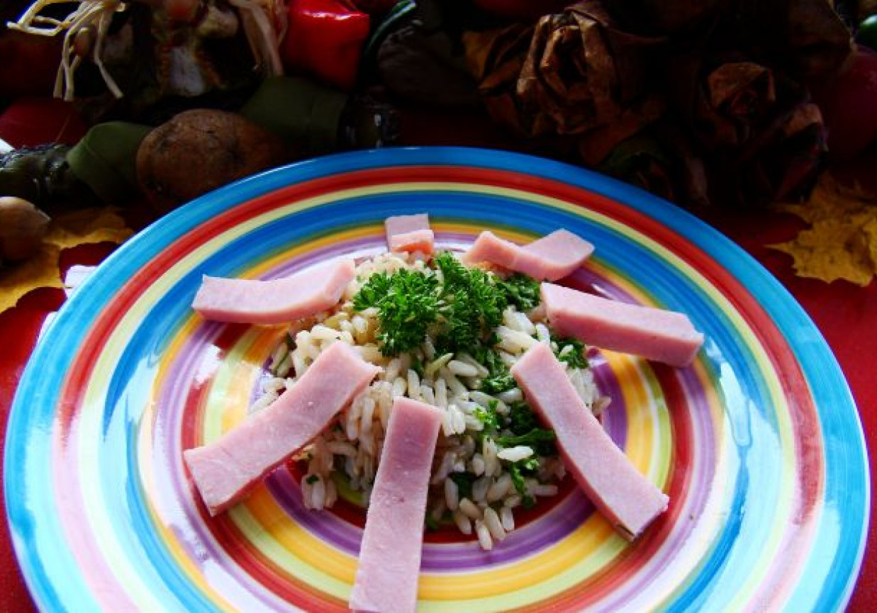 Pietruszkowy ryż z szynką konserwową foto