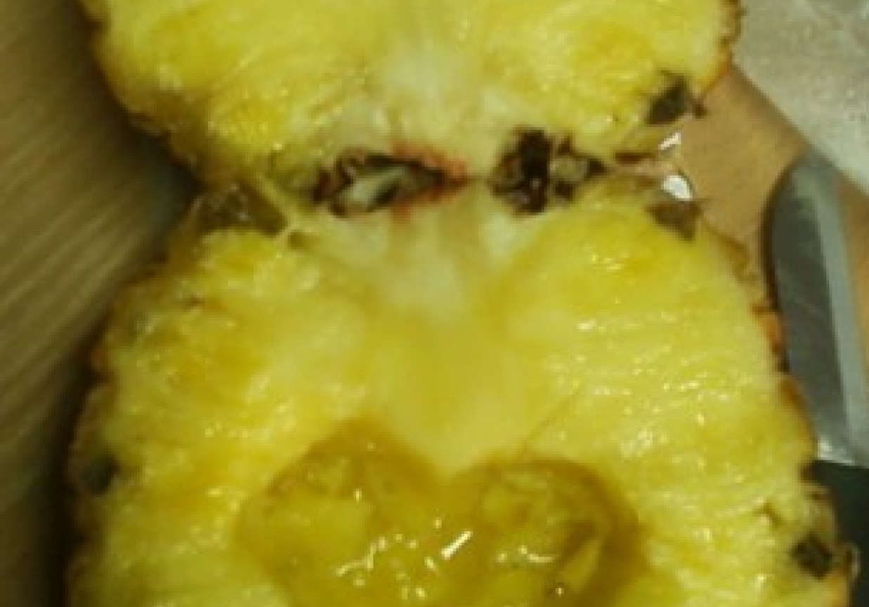 Pijany ananas sokiem grejfrutowym. foto