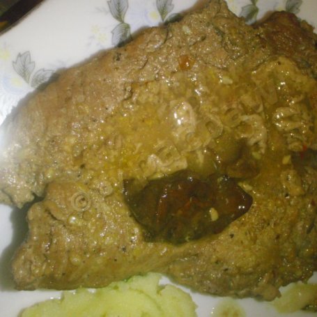Krok 5 - Pikantna karkówka w sosie grzybowym podana z puree ziemniaczanym foto