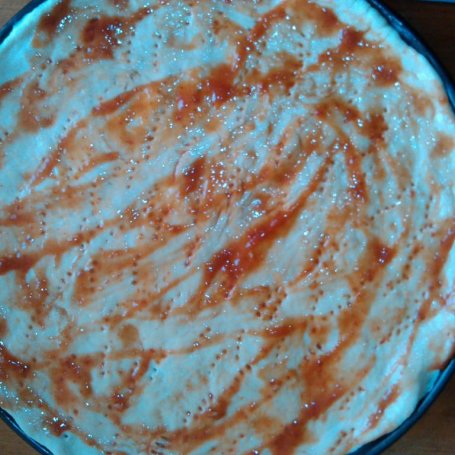 Krok 1 - Pikantna okrągła pizza z szynką pieczarkami i mozzarellą  foto