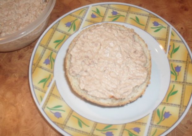 Fotografia przedstawiająca Pikantna pasta z tuńczyka