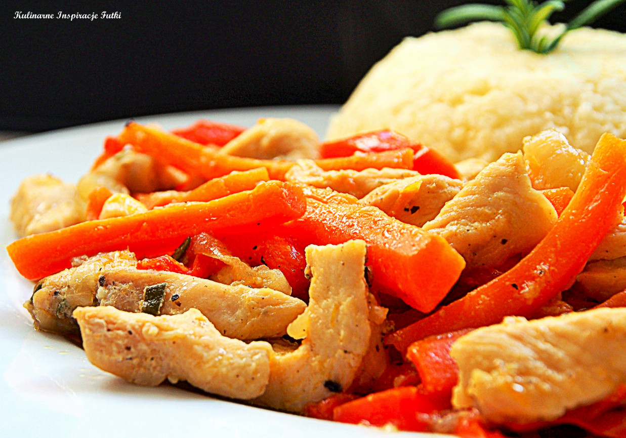 Pikantna potrawka warzywna z kurczakiem foto