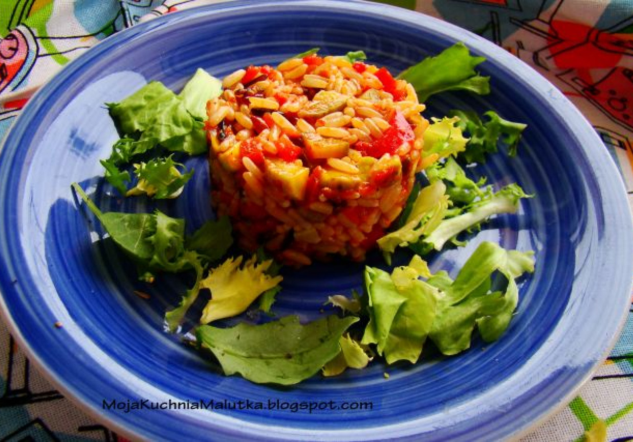 Pikantna sałatka ryżowo - warzywna foto
