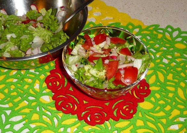 Fotografia przedstawiająca Pikantna sałatka z pomidorów