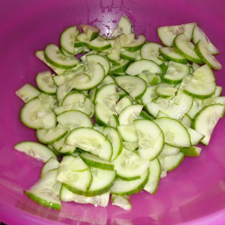 Krok 1 - Pikantna sałatka z zielonego ogórka foto