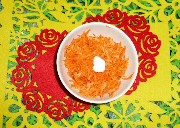 Fotografia przedstawiająca Pikantna surówka z marchewki