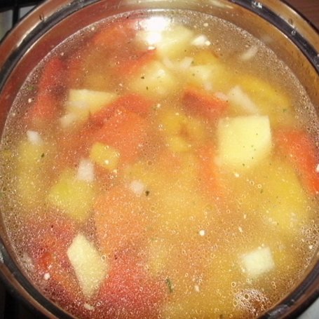 Krok 2 - Pikantna zupa czosnkowo-paprykowa foto