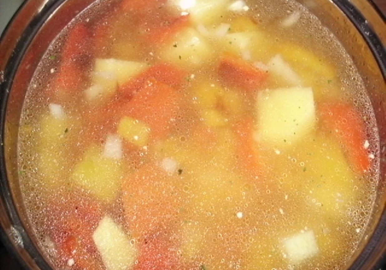 Pikantna zupa czosnkowo-paprykowa foto