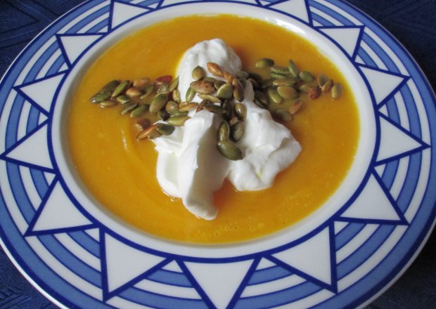 Fotografia przedstawiająca Pikantna zupa dyniowa (z kuchni amerykańskiej)