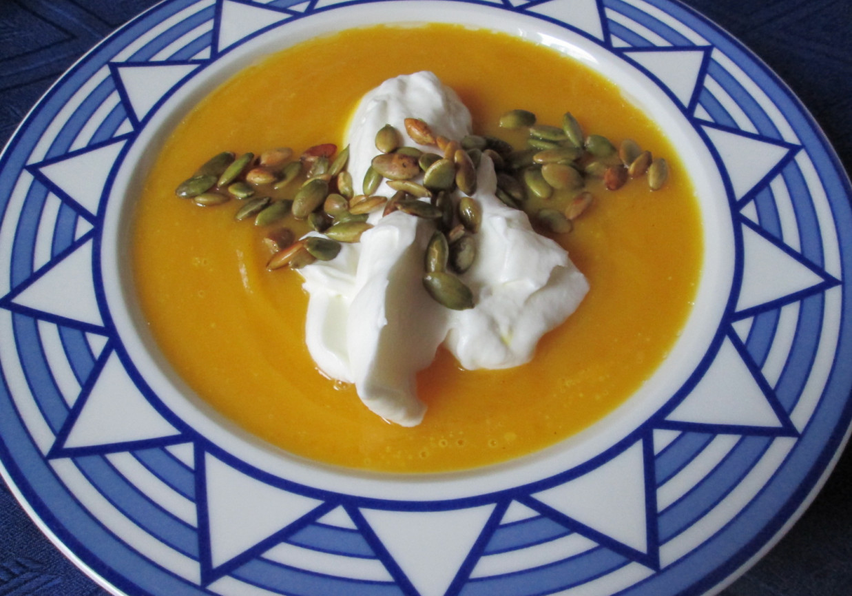 Pikantna zupa dyniowa (z kuchni amerykańskiej) foto