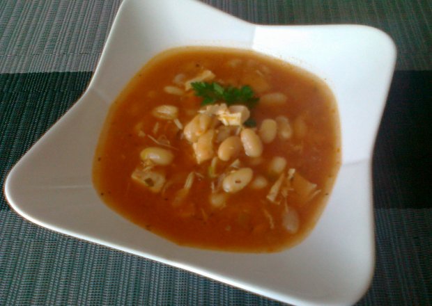 Fotografia przedstawiająca Pikantna zupa fasolowa