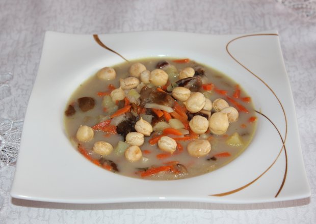 Fotografia przedstawiająca Pikantna zupa grzybowa z imbirem