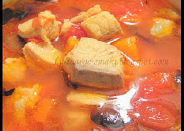 Fotografia przedstawiająca Pikantna zupa łososiowa