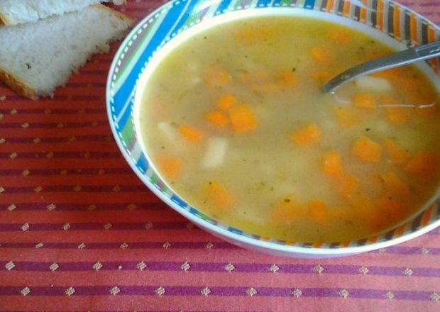 Fotografia przedstawiająca Pikantna zupa ogórkowa