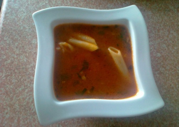 Fotografia przedstawiająca Pikantna zupa pomidorowo-dyniowa