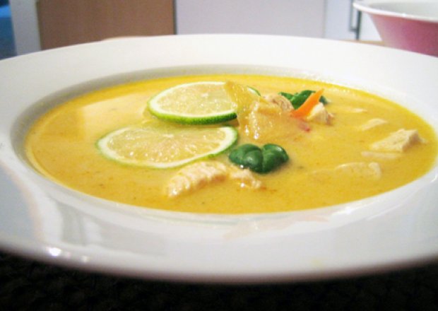 Fotografia przedstawiająca pikantna zupa tajska