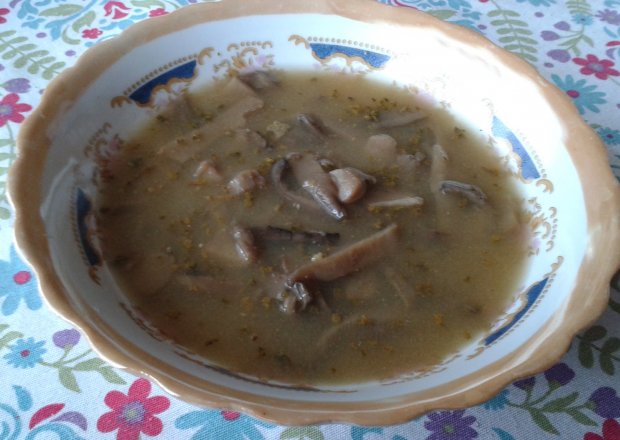 Fotografia przedstawiająca Pikantna zupa z boczniaków