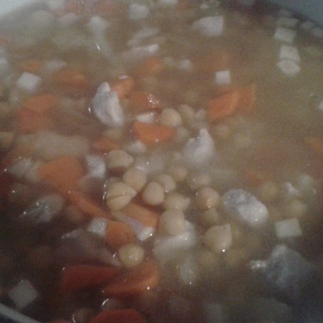 Krok 3 - Pikantna zupa z cieciorką foto