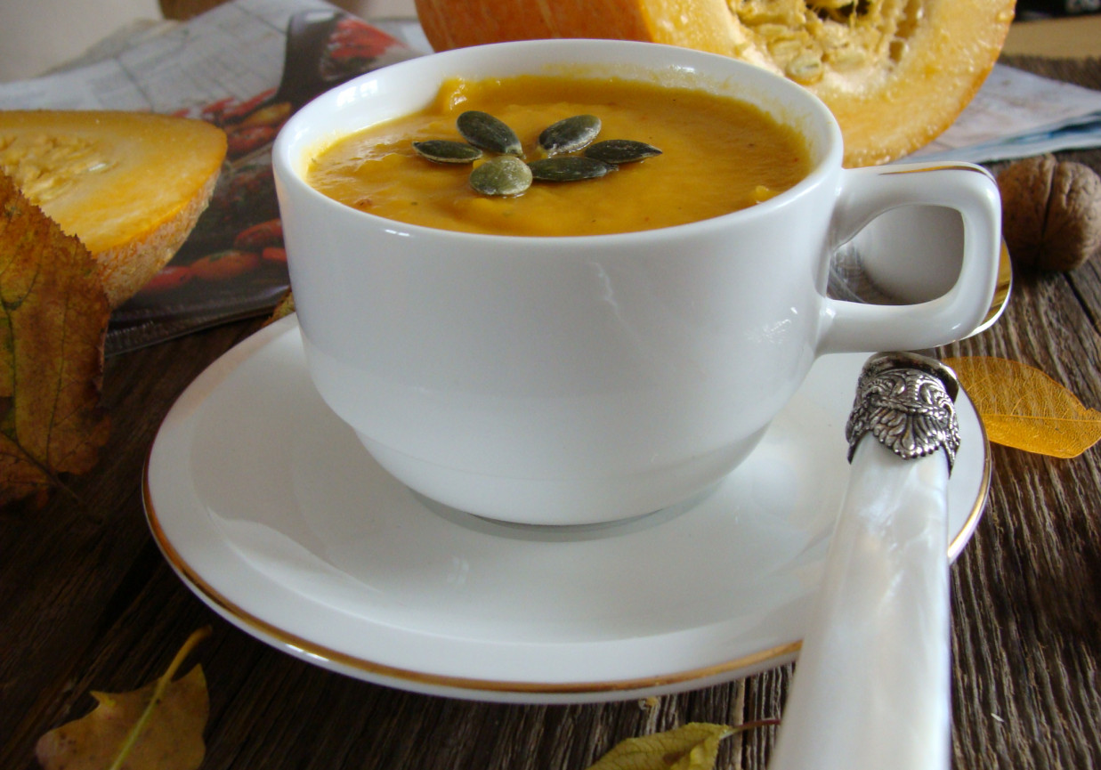 Pikantna zupa z dyni i chili foto