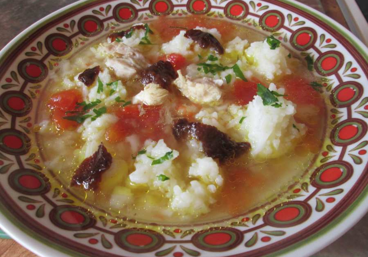 Pikantna zupa z kuchni gruzińskiej foto