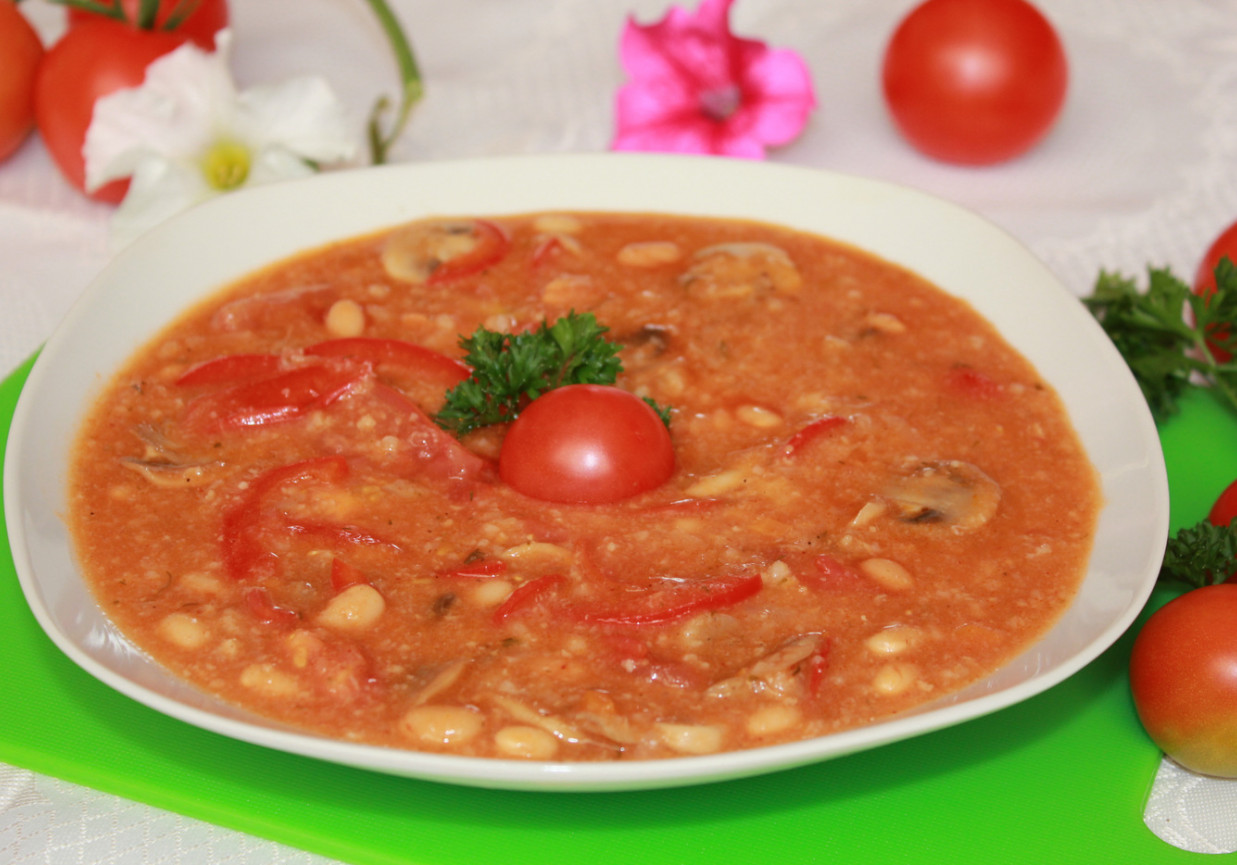 Pikantna zupa z mięsem mielonym i pieczarkami  foto