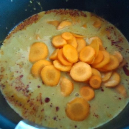 Krok 2 - Pikantna zupa z mleczkiem kokosowym i tofu foto