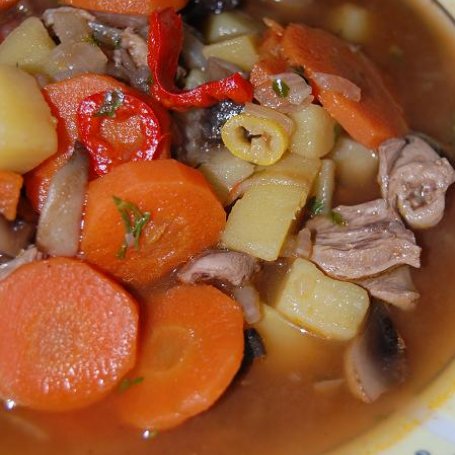 Krok 5 - Pikantna zupa z serc drobiowych z pieczarkami foto