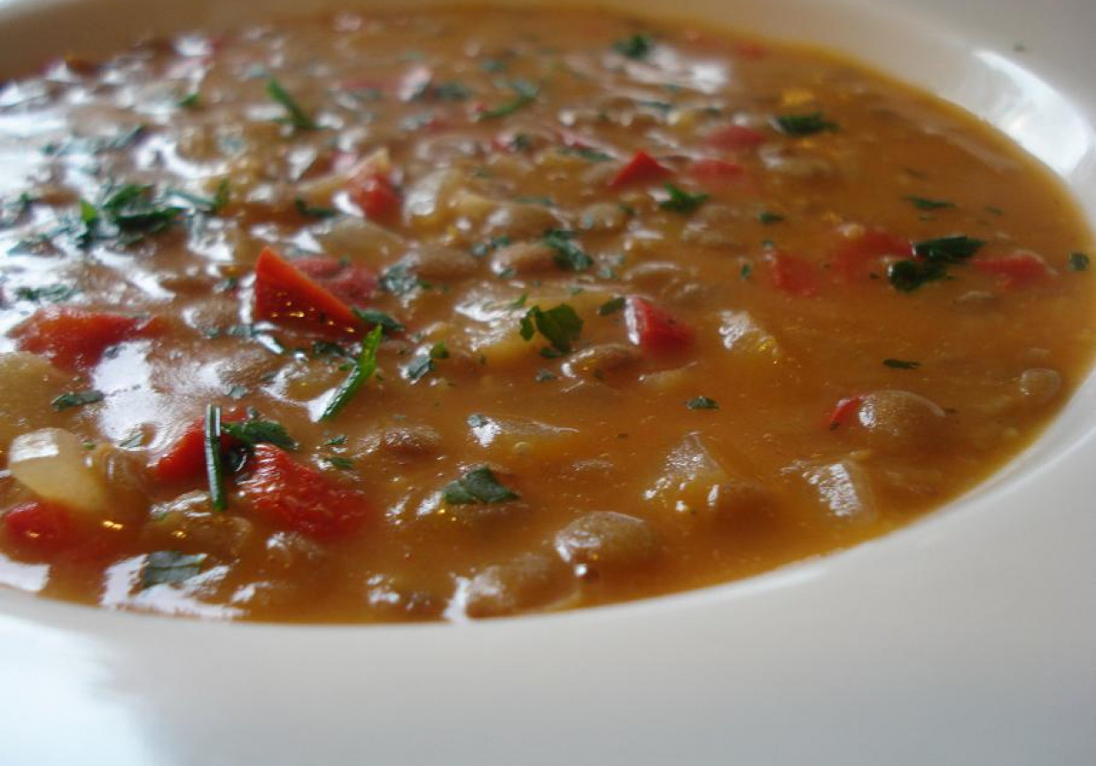 Pikantna zupa z soczewicy foto