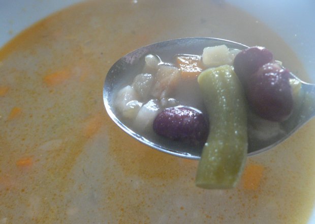 Fotografia przedstawiająca Pikantna zupka fasolkowa