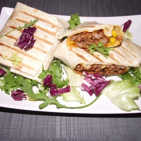 Krok 6 - Pikantne burrito z mięsem i warzywami foto