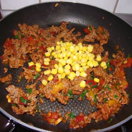 Krok 4 - Pikantne burrito z mięsem i warzywami foto