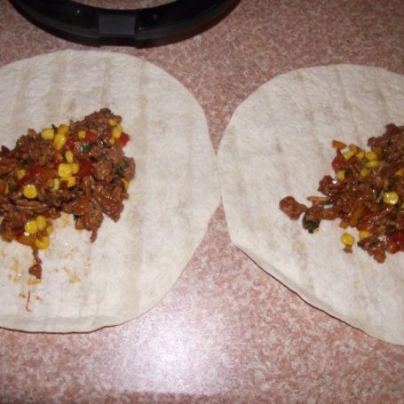 Krok 5 - Pikantne burrito z mięsem i warzywami foto