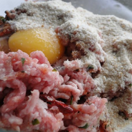 Krok 3 - Pikantne kotleciki wieprzowe w sosie pomidorowo - paprykowym foto