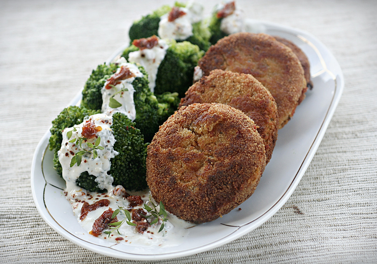 Pikantne medaliony z czerwonej soczewicy i twarogu foto