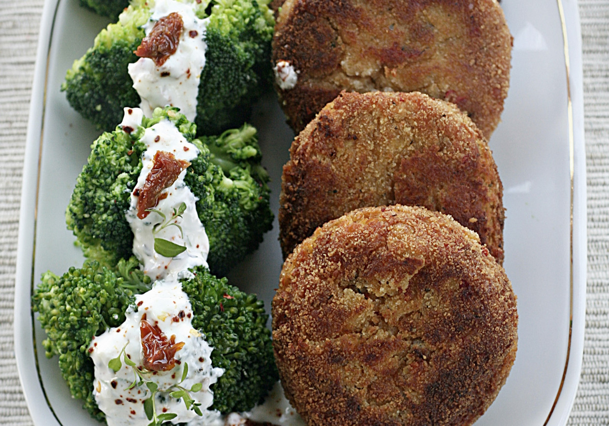 Pikantne medaliony z czerwonej soczewicy i twarogu foto