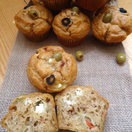 Krok 4 - Pikantne muffiny z oliwkami i fetą foto