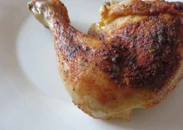 Fotografia przedstawiająca pikantne nóżki z kurczaka
