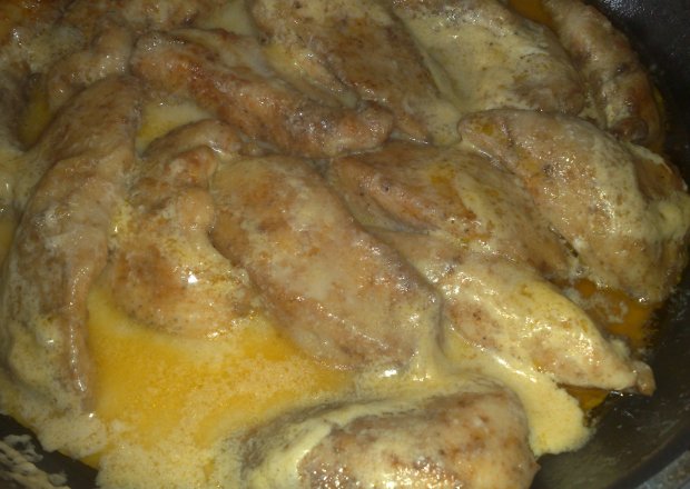 Fotografia przedstawiająca pikantne piersi z kurczaka z nutą miodową