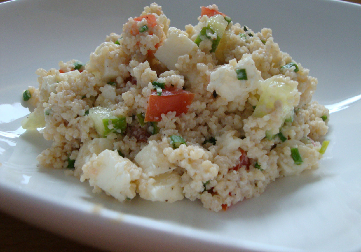 Pikantne szaszłyki na sałatce foto