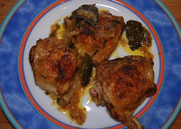 Fotografia przedstawiająca Pikantne udźce z kurczaka z nutą cynamonu