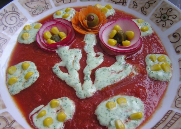 Fotografia przedstawiająca Pikantny krem z pomidorów z puszki