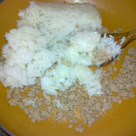 Krok 1 - Pikantny ryż z kukurydzą i mięsem foto