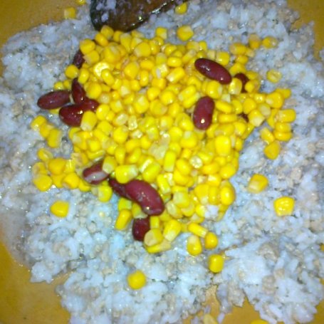 Krok 2 - Pikantny ryż z kukurydzą i mięsem foto