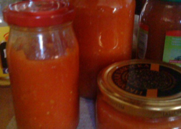 Fotografia przedstawiająca Pikantny sos pomidorowy