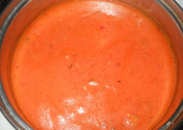 Fotografia przedstawiająca pikantny sos pomidorowy