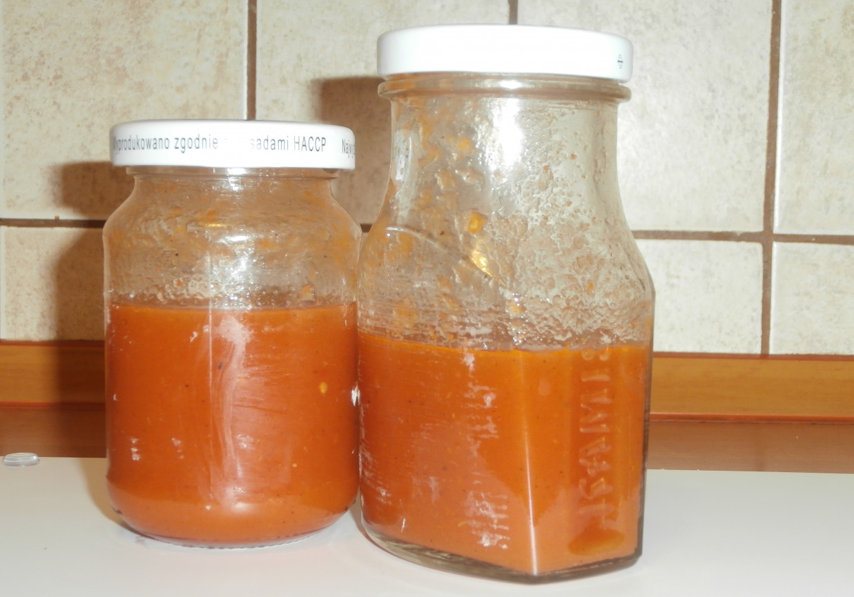 pikantny sos pomidorowy foto