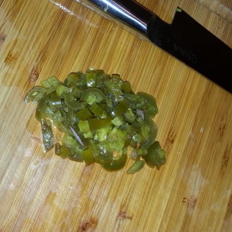 Krok 2 - Pikatny hamburger z papryką jalapeno, serem gouda i rukolą foto