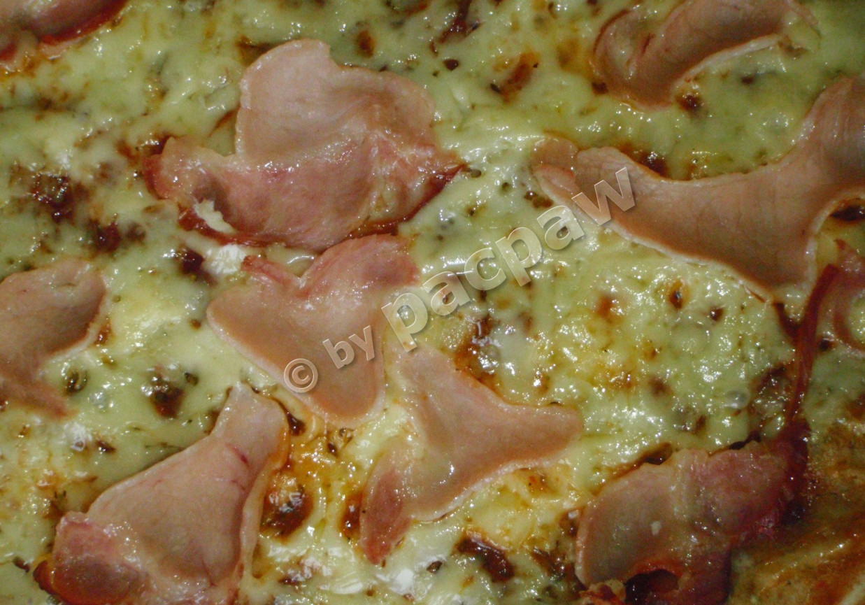 Piniowa pizza Vesuvio foto