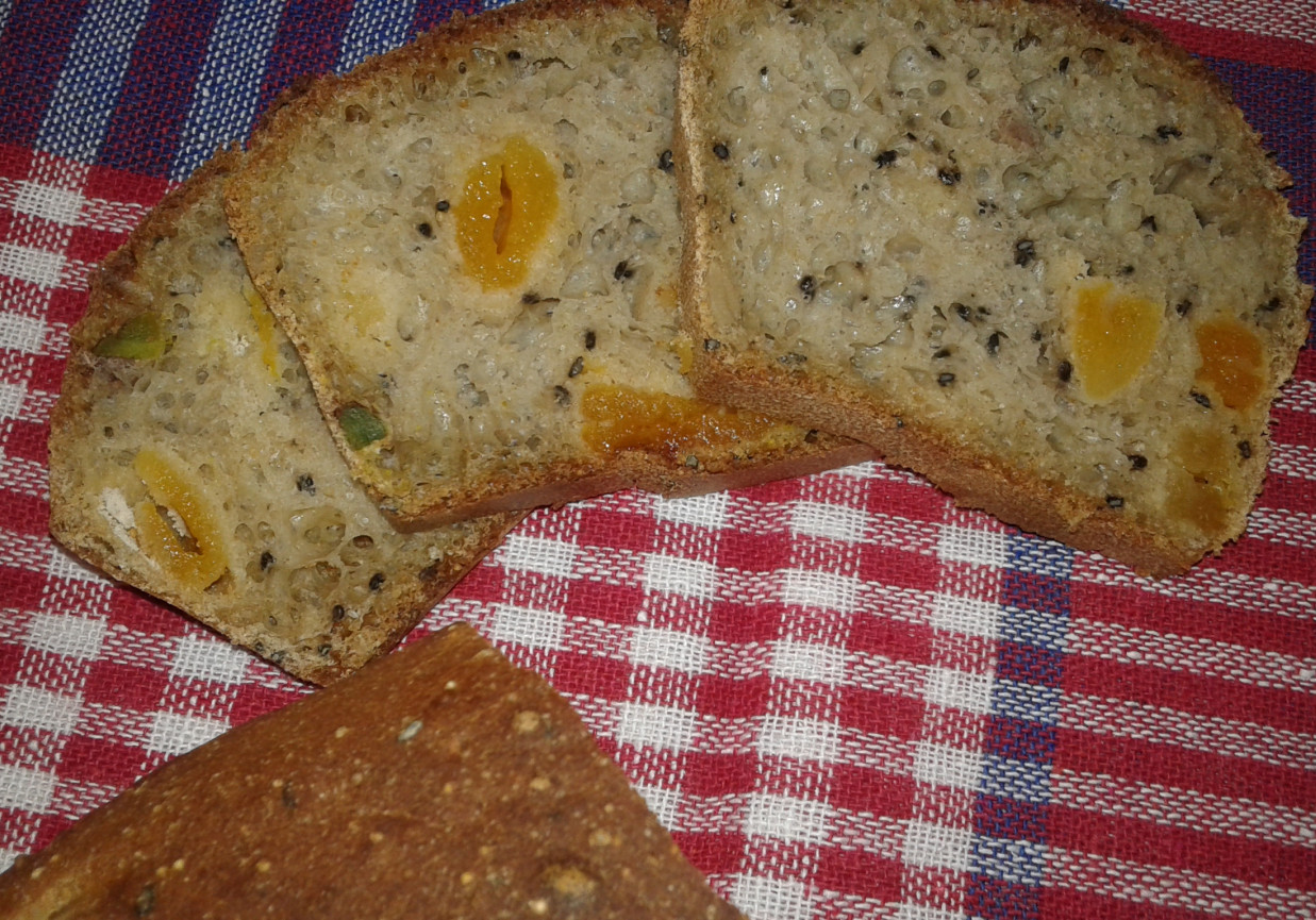 Pistacjowy chlebek na mące chlebowej foto