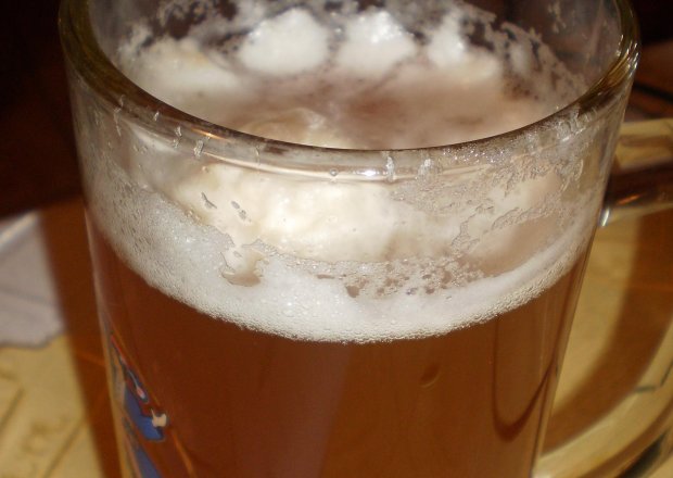 Fotografia przedstawiająca piwo z miodem